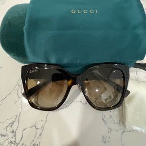Women’s Gucci sunglasses